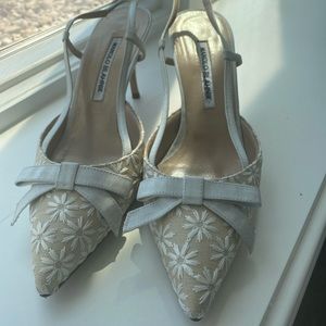 39.5 manolo blahnik wedding slingbacks